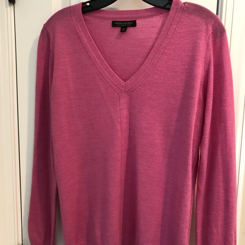 Banana republic pink wool v neck sweater